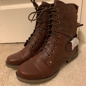 Brown lace-up combat boots - size 7.5